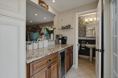 $974,999 | 8 Griggs Drive, Greenlawn, NY 11740
