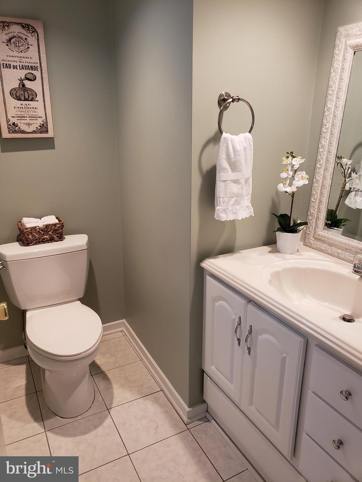 2043 Beacon Place Reston, VA 20191 - Photo 14 of 30 Main Level Half Bath