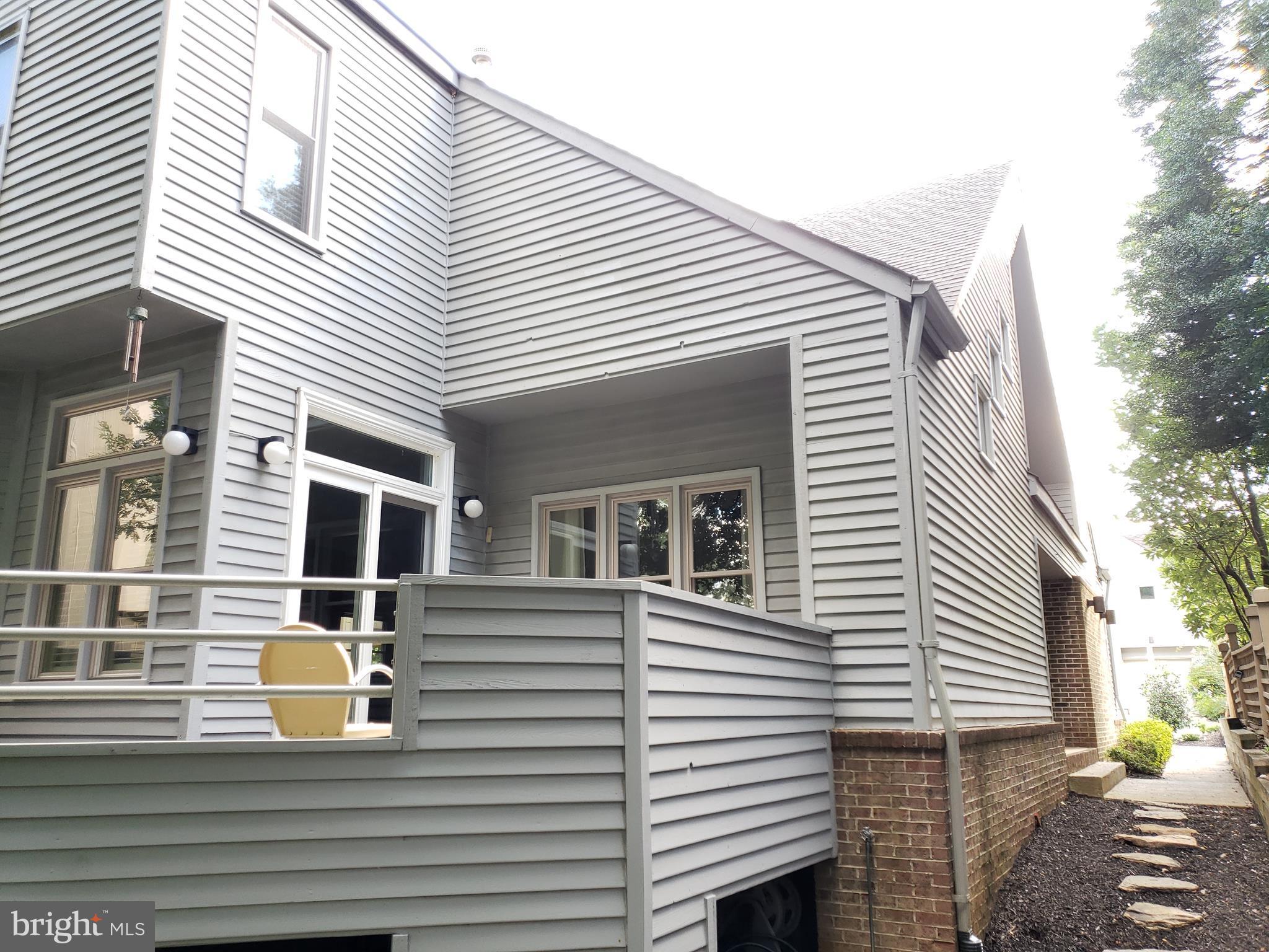2043 Beacon Place Reston, VA 20191 - Photo 29 of 30 Rear View #2