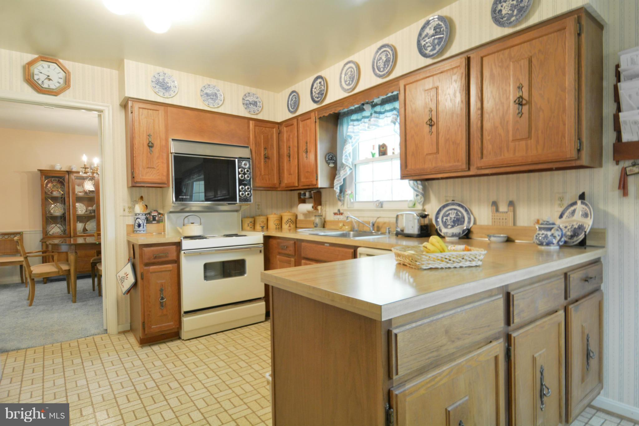 7004 Flax Street Springfield, VA 22152 - Photo 11 of 29 Kitchen
