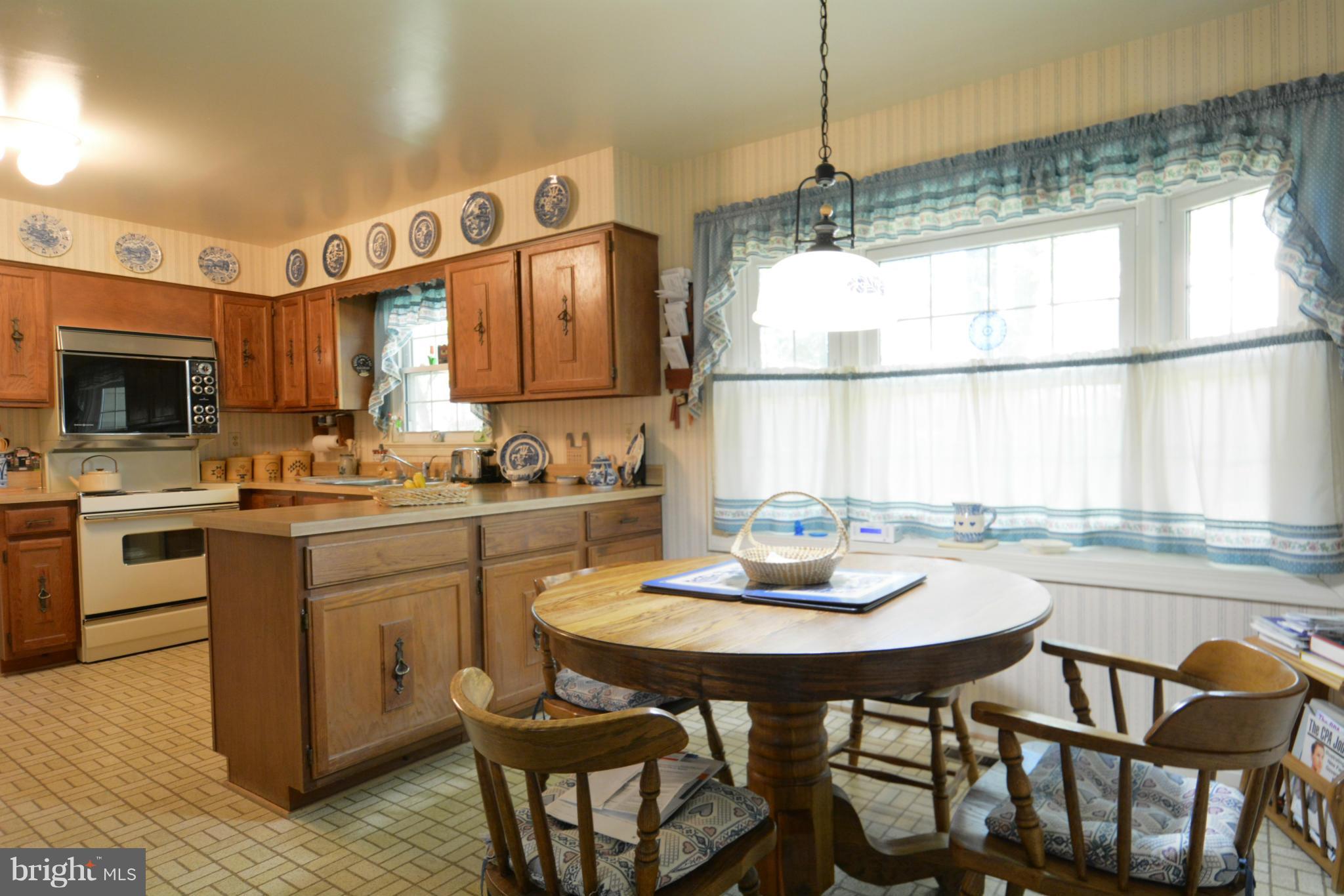 7004 Flax Street Springfield, VA 22152 - Photo 13 of 29 Kitchen