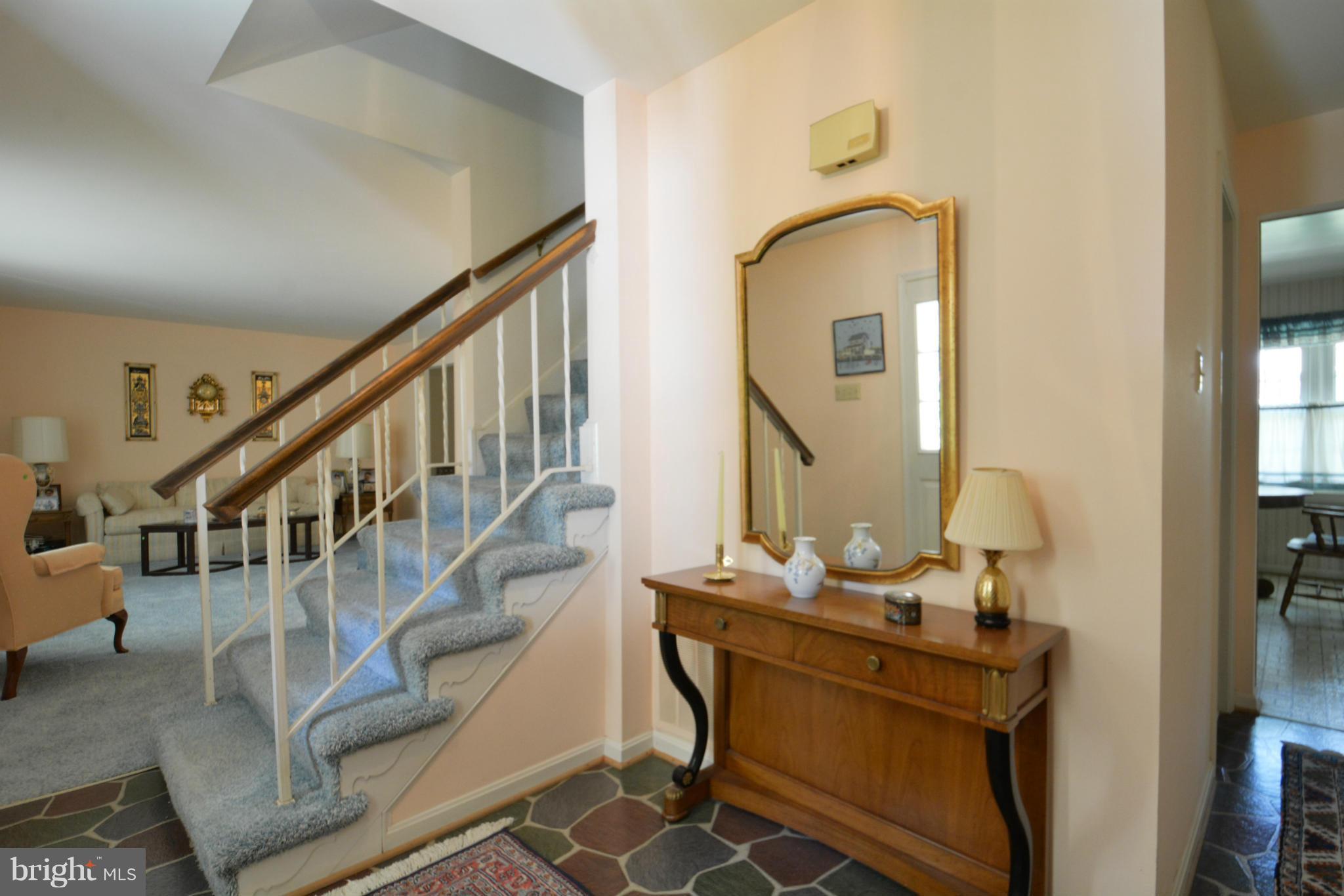 7004 Flax Street Springfield, VA 22152 - Photo 4 of 29 Foyer
