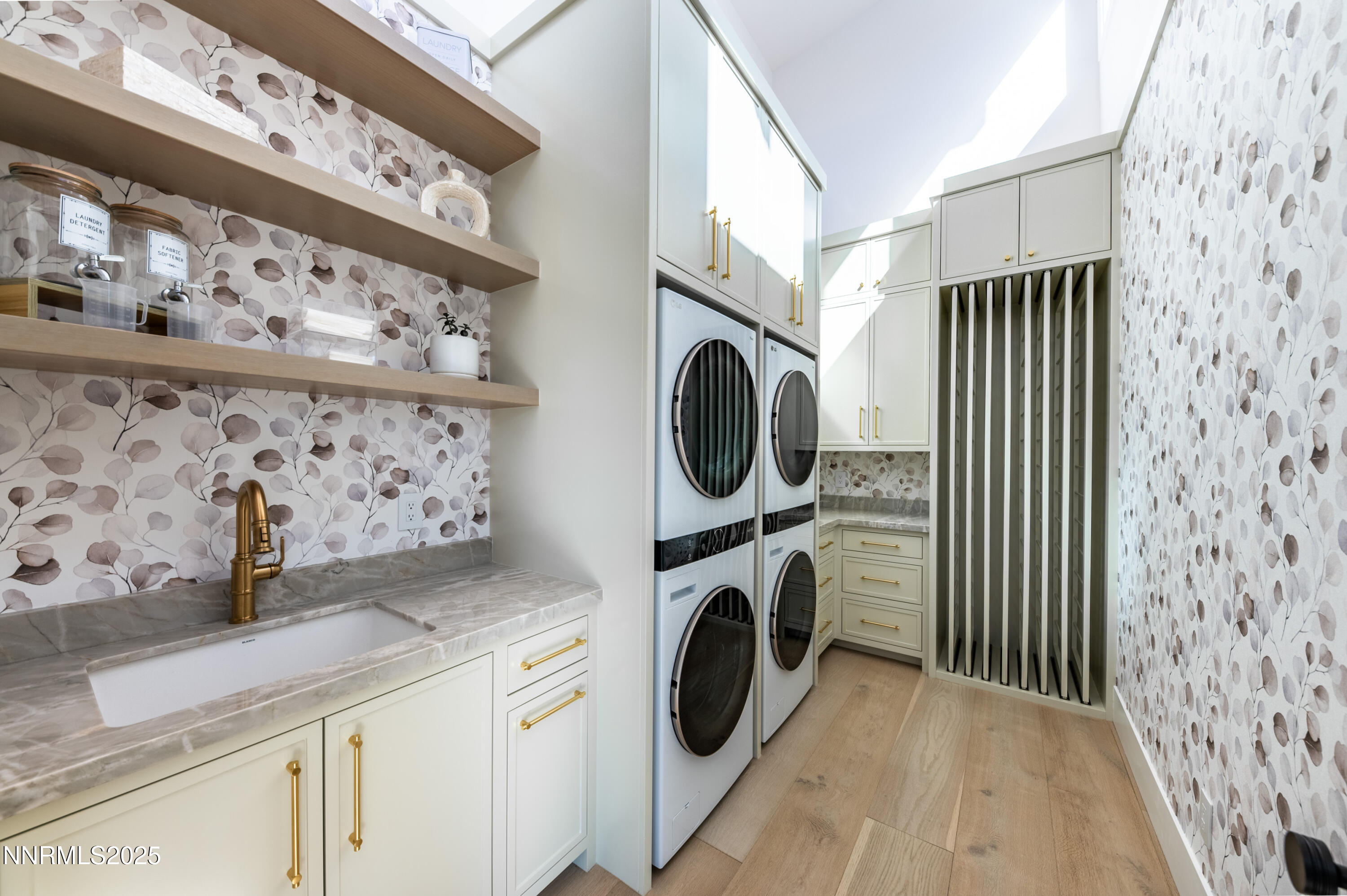 9025 Brady Ranch Road Reno, NV 89511 - Photo 27 of 42 a utility room with dryer and washer