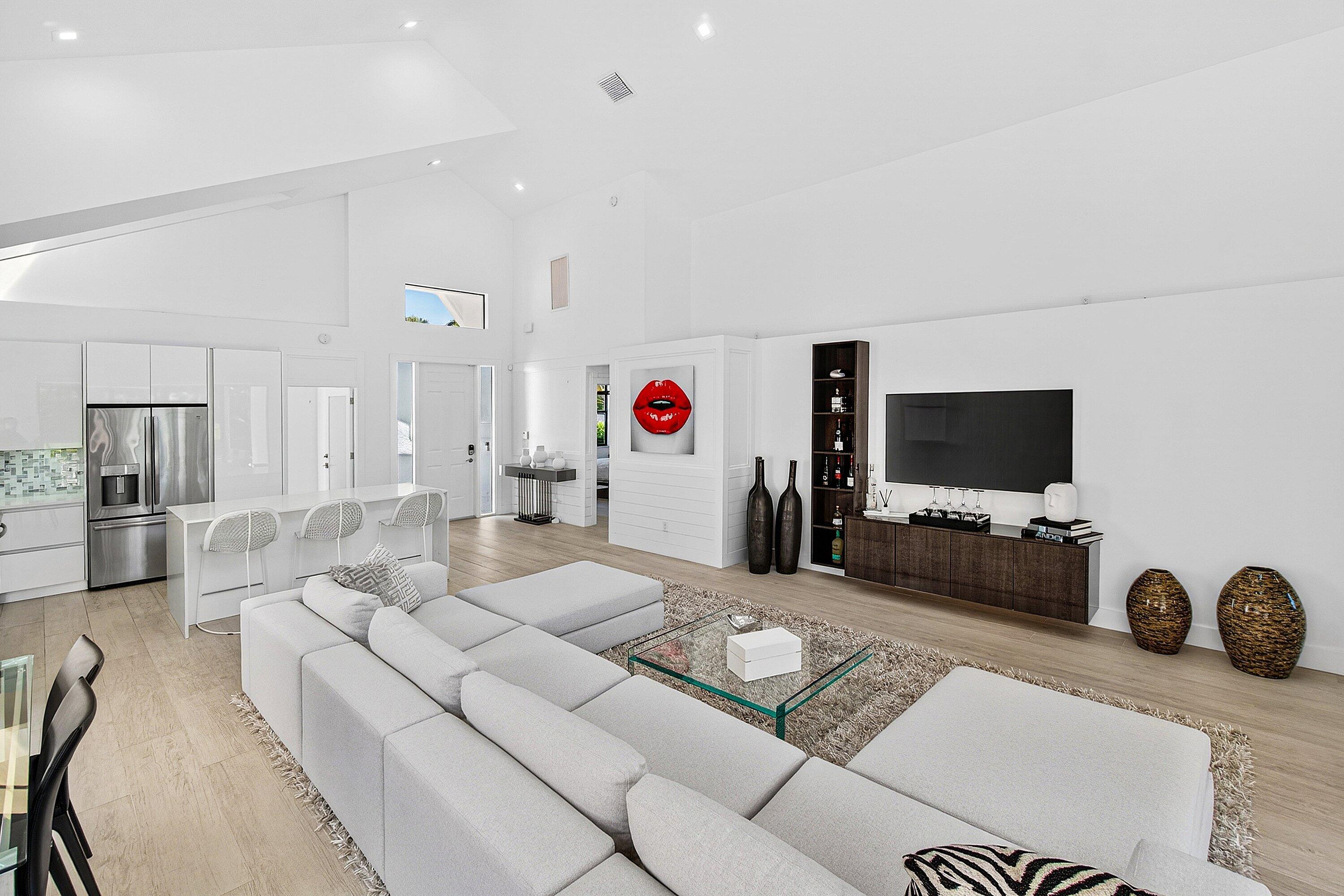 17545 Vía Capri Boca Raton, FL 33496 - Photo 10 of 28 Living Room