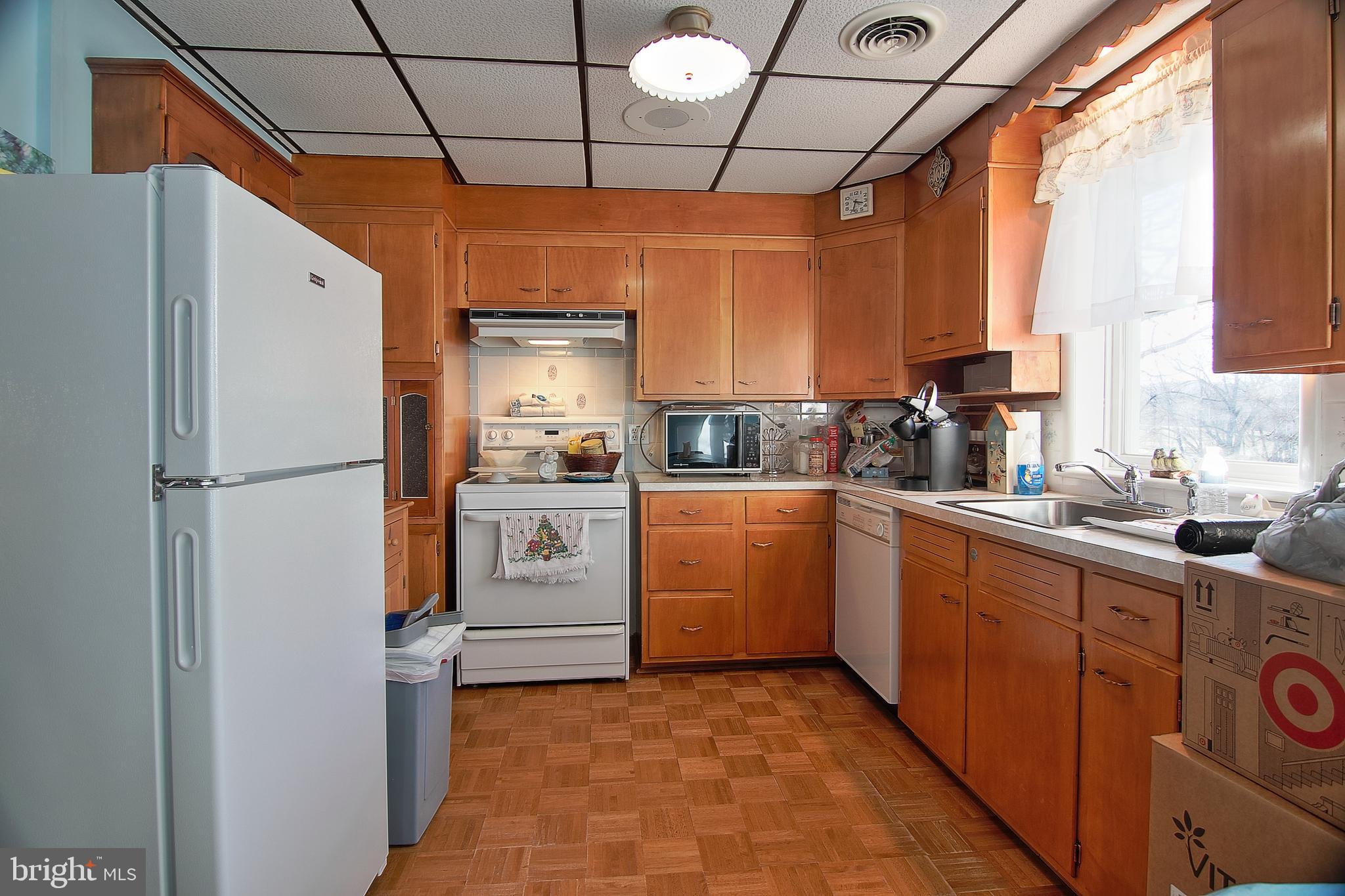 1297 Sheep Hill Road Pottstown, PA 19465 - Photo 2 of 19 Kitchen