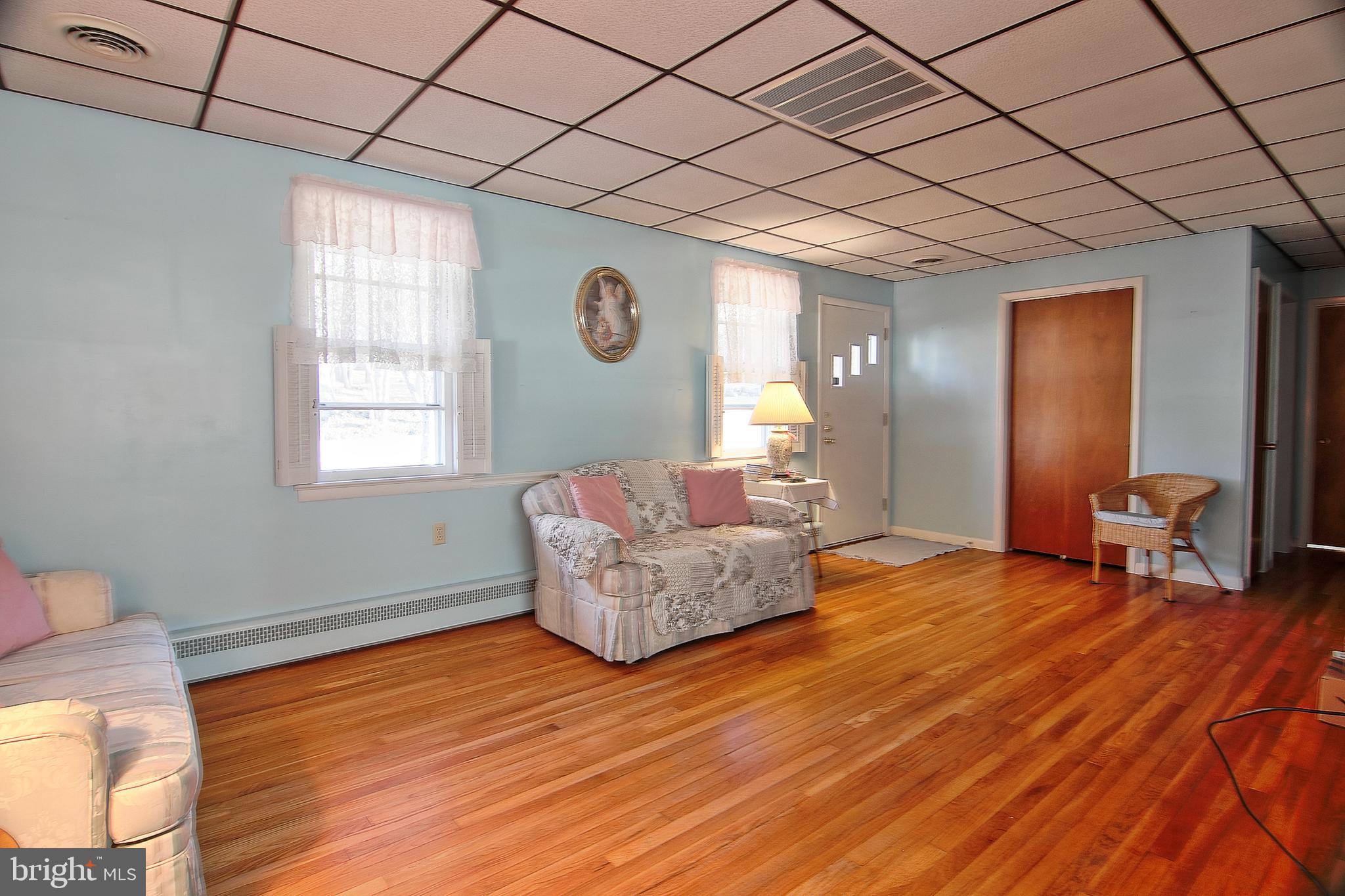 1297 Sheep Hill Road Pottstown, PA 19465 - Photo 4 of 19 Living Room