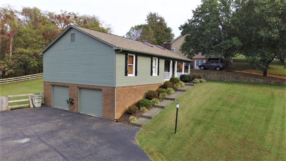 110 Diamond Road Salem, VA 24153 - Photo 3 of 55 110 Diamond Rd. Salem, VA 24153