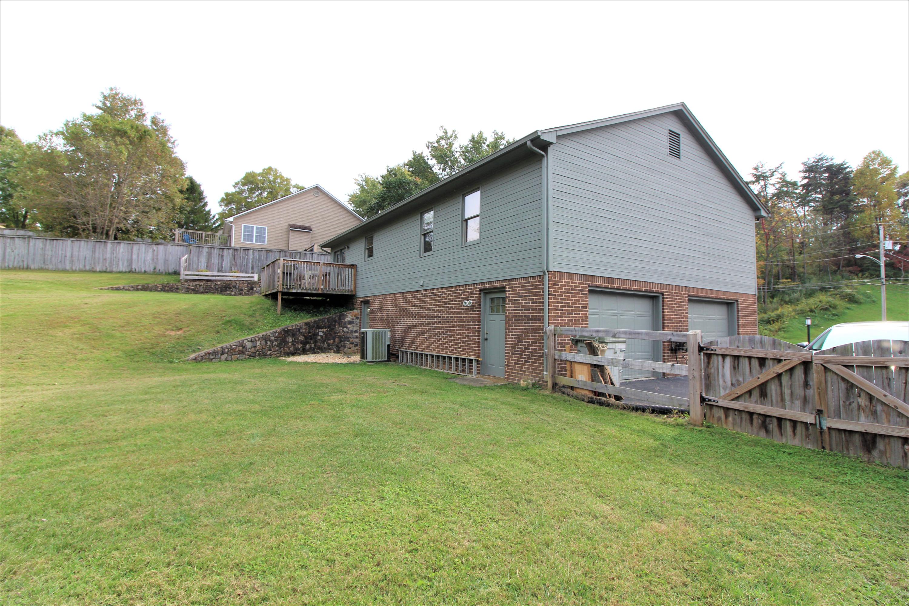 110 Diamond Road Salem, VA 24153 - Photo 5 of 55 110 Diamond Rd. Salem, VA 24153
