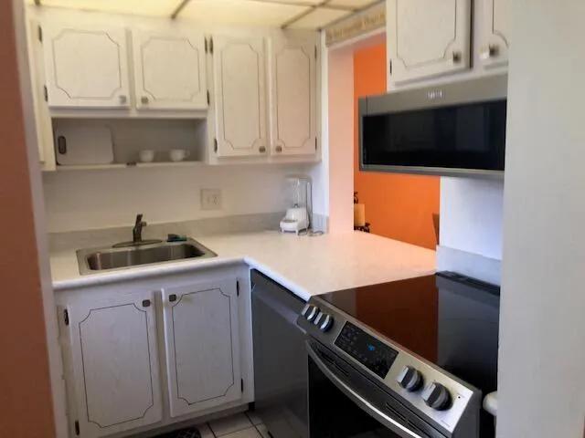 $2,300 | 5501 Northwest 2nd Avenue, Unit TWO, Boca Raton, FL 33487