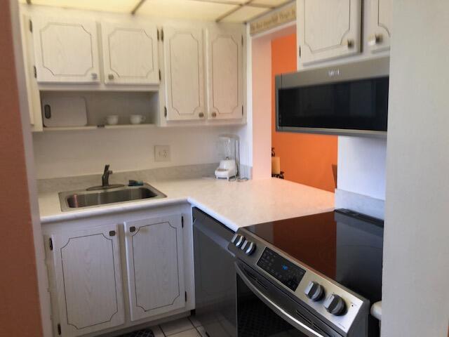 5501 Northwest 2nd Avenue, Unit TWO Boca Raton, FL 33487 - Photo 3 of 8 Kitchen