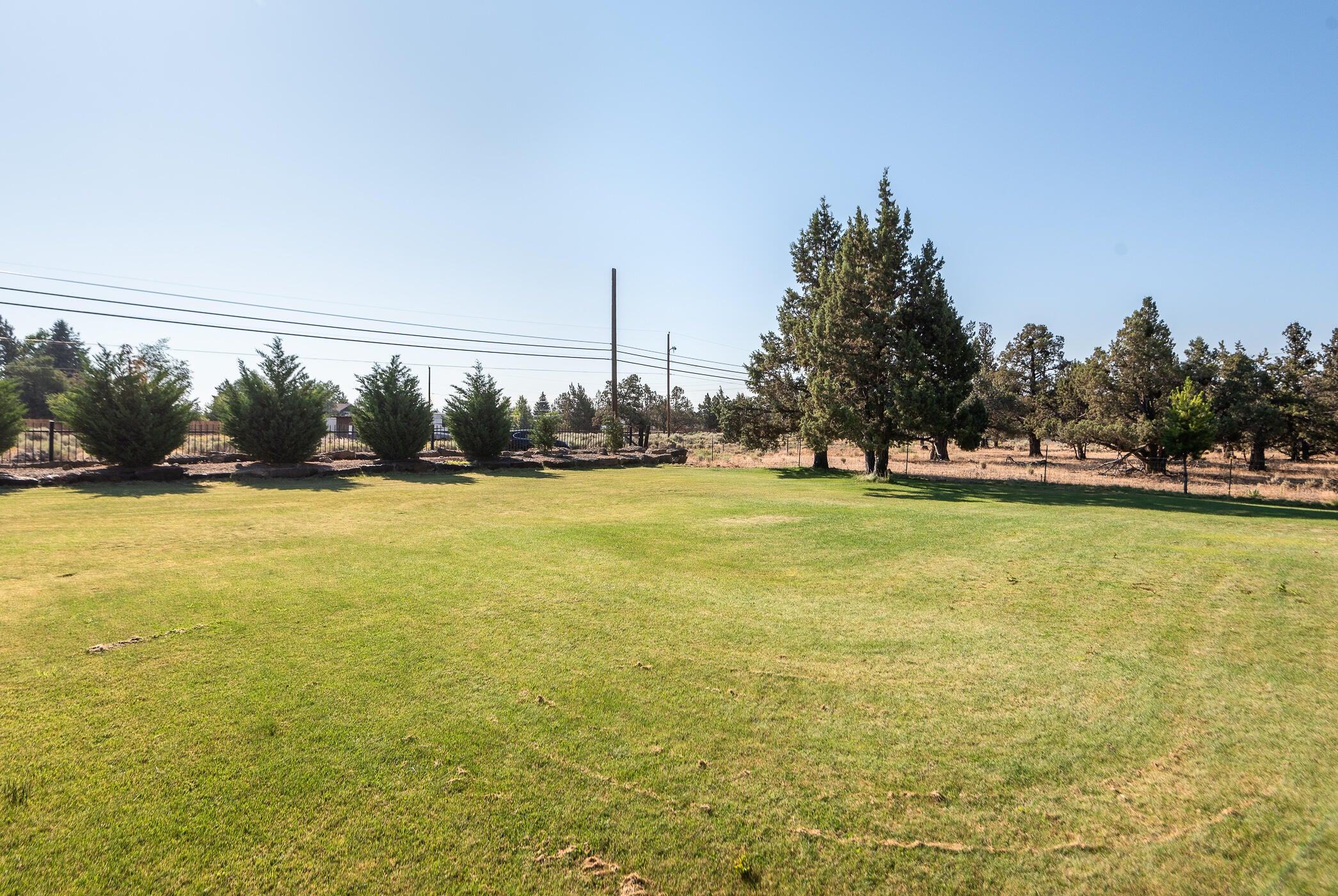 65025 Hunnell Road Bend, OR 97703 - Photo 36 of 50 37Back Lawn