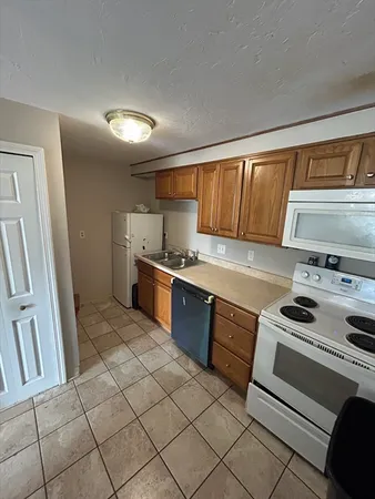 $1,800 | 11 Gibbs Street, Unit D61, Worcester, MA 01607
