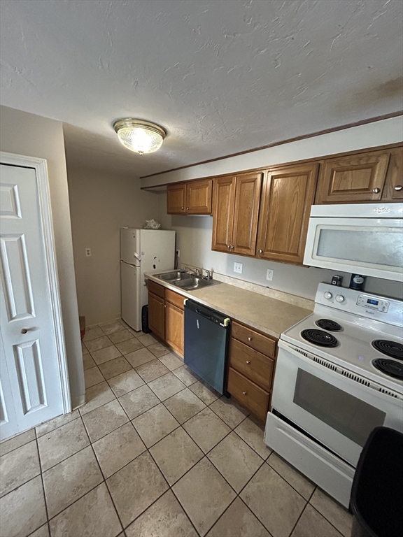 11 Gibbs Street, Unit D61 Worcester, MA 01607 - Photo 1 of 12