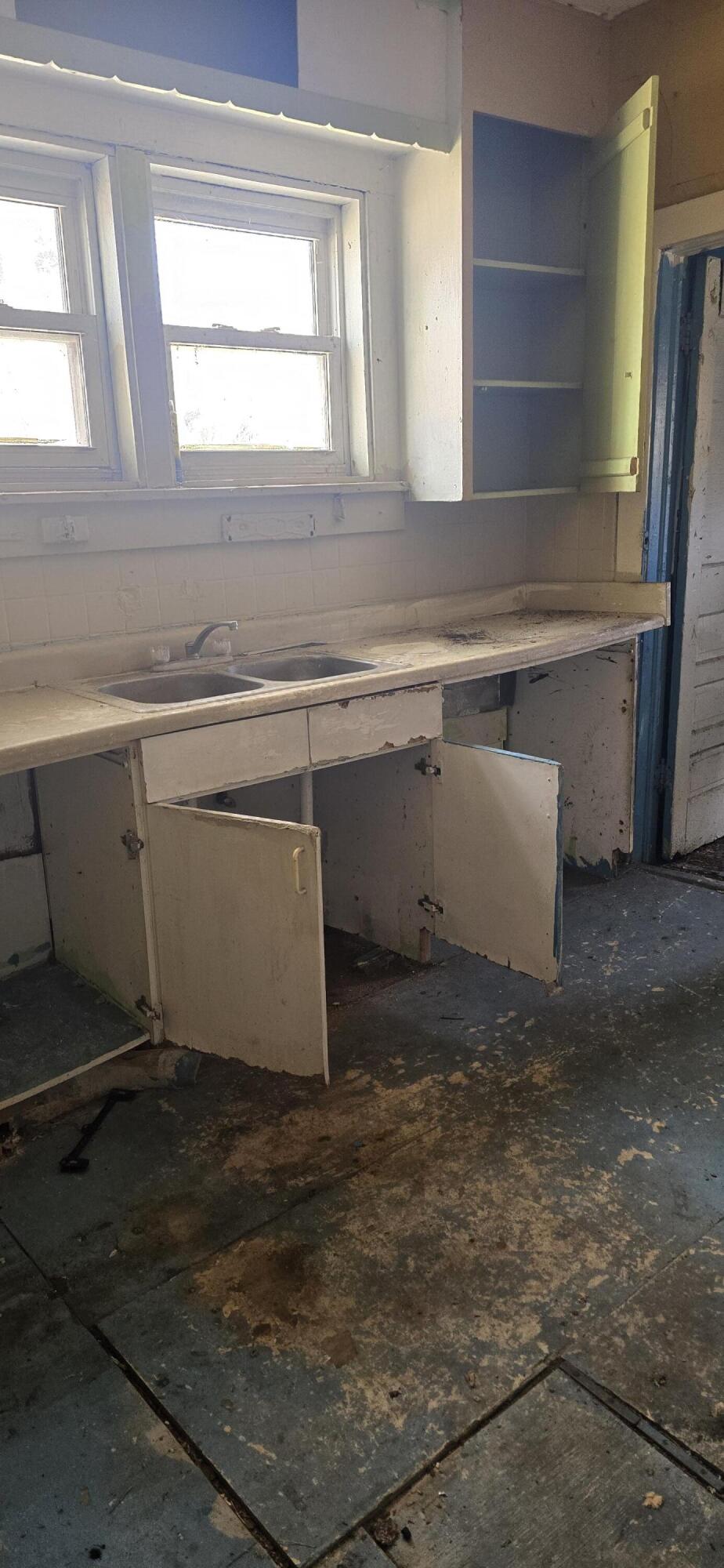 1150 West 25th Street Riviera Beach, FL 33404 - Photo 14 of 19 a room with a window and cabinets