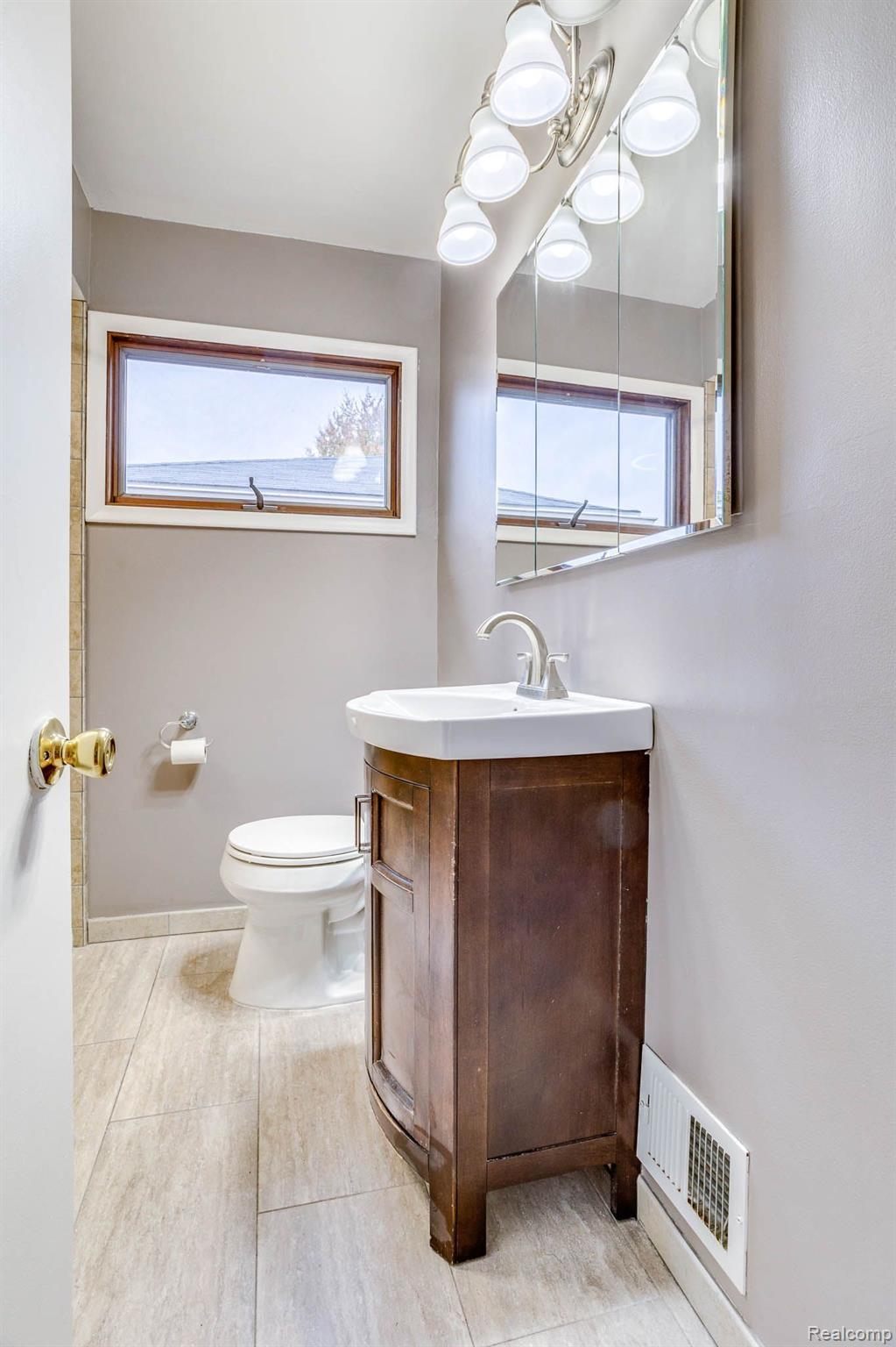 9729 Reeck Road Allen Park, MI 48101 - Photo 9 of 22 Gallery Image 9