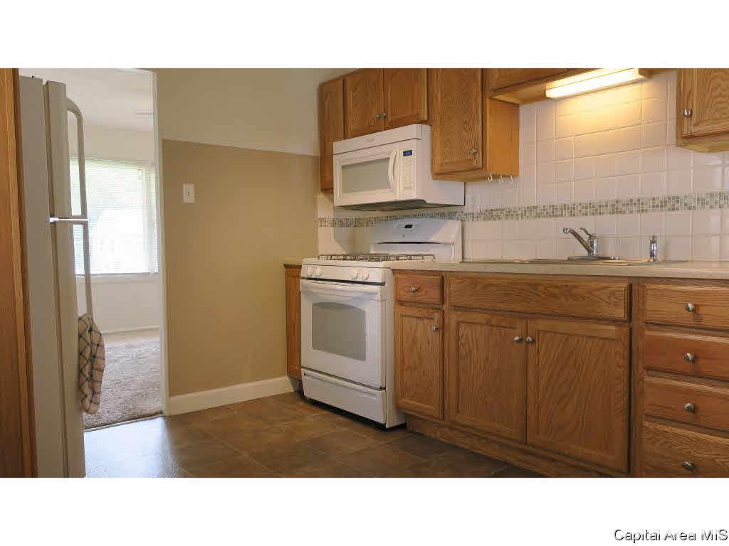 3233 Saxony Road Springfield, IL 62703 - Photo 2 of 25