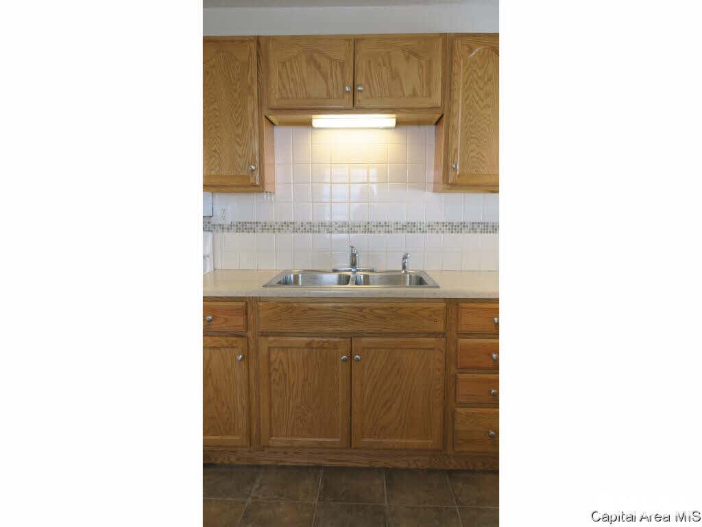 3233 Saxony Road Springfield, IL 62703 - Photo 4 of 25