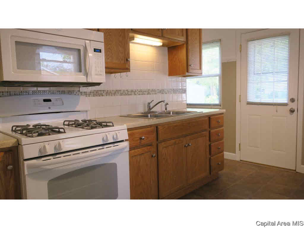 3233 Saxony Road Springfield, IL 62703 - Photo 5 of 25