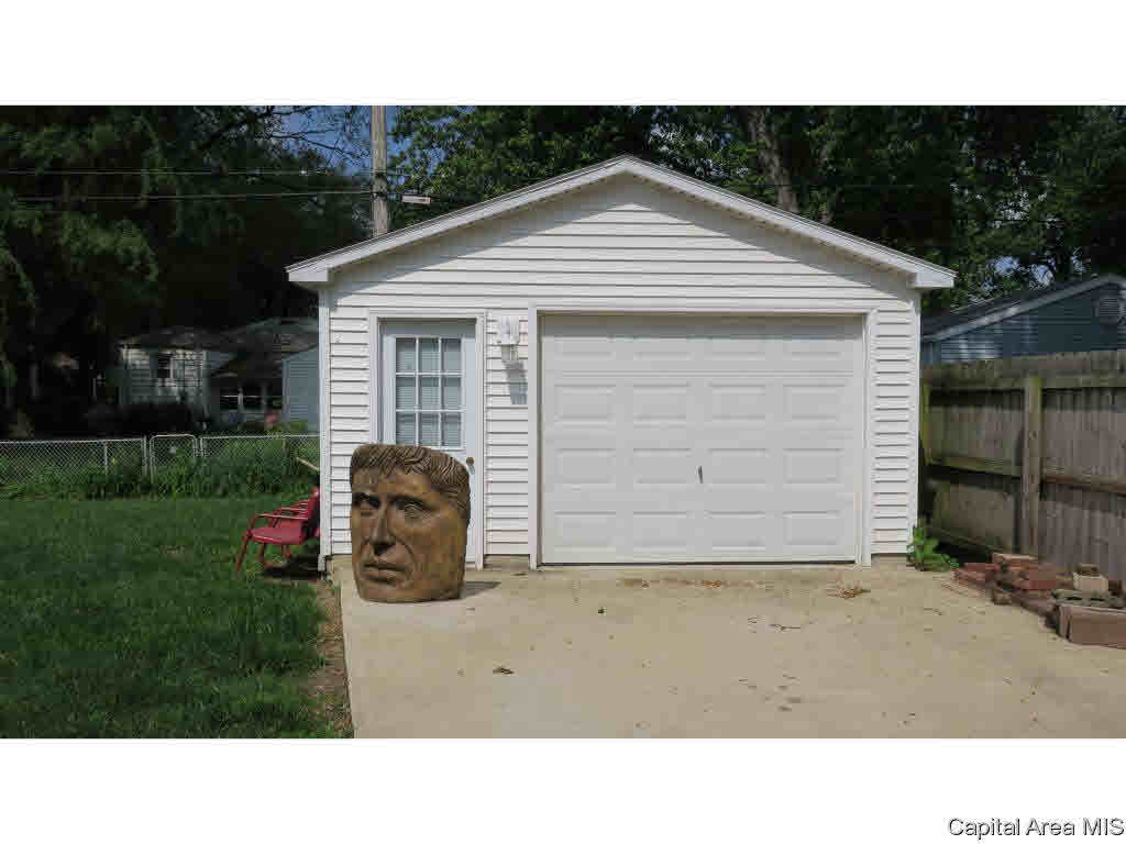 3233 Saxony Road Springfield, IL 62703 - Photo 9 of 25