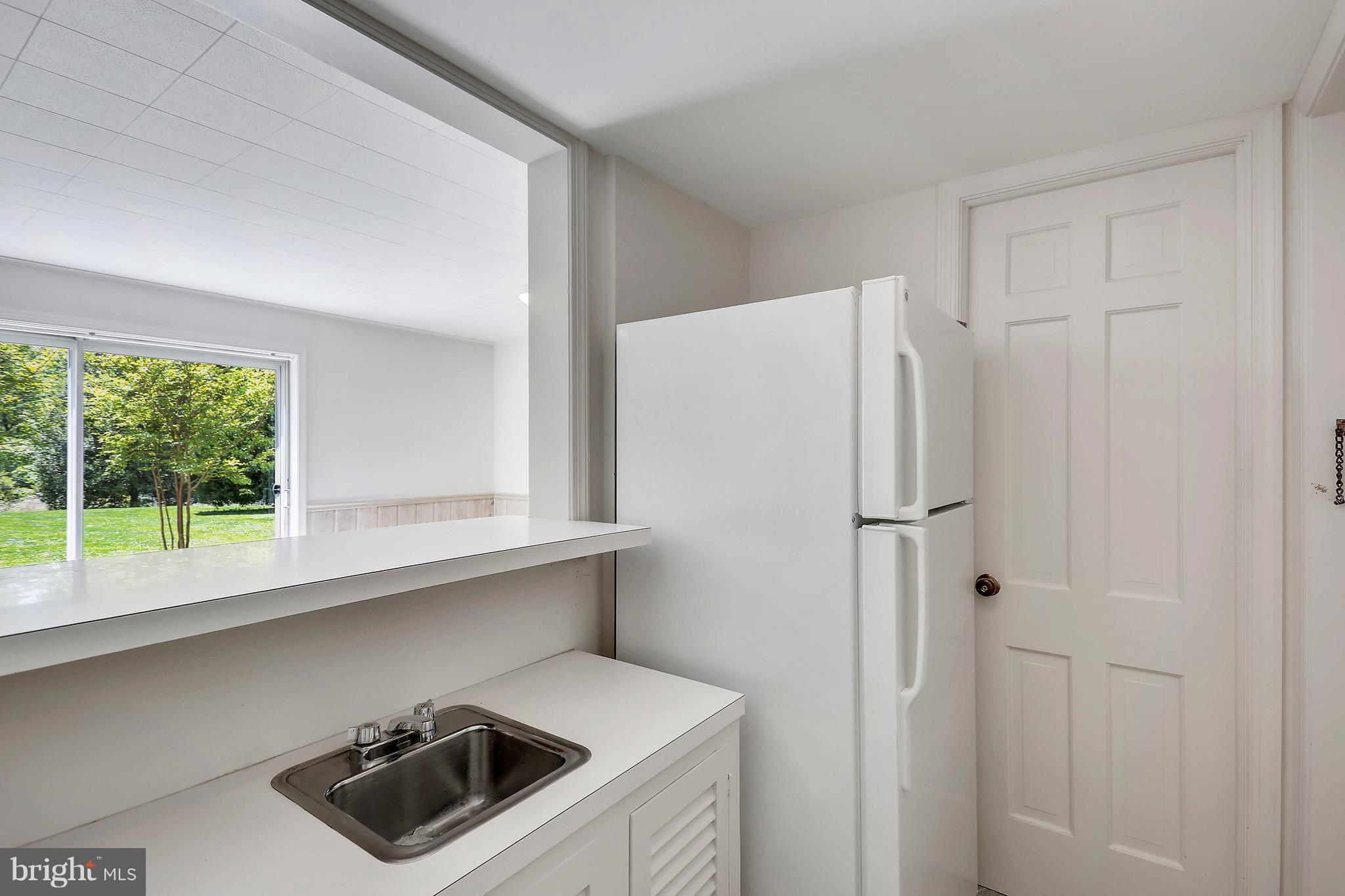 6120 Overlea Road Bethesda, MD 20816 - Photo 13 of 30 Wet bar