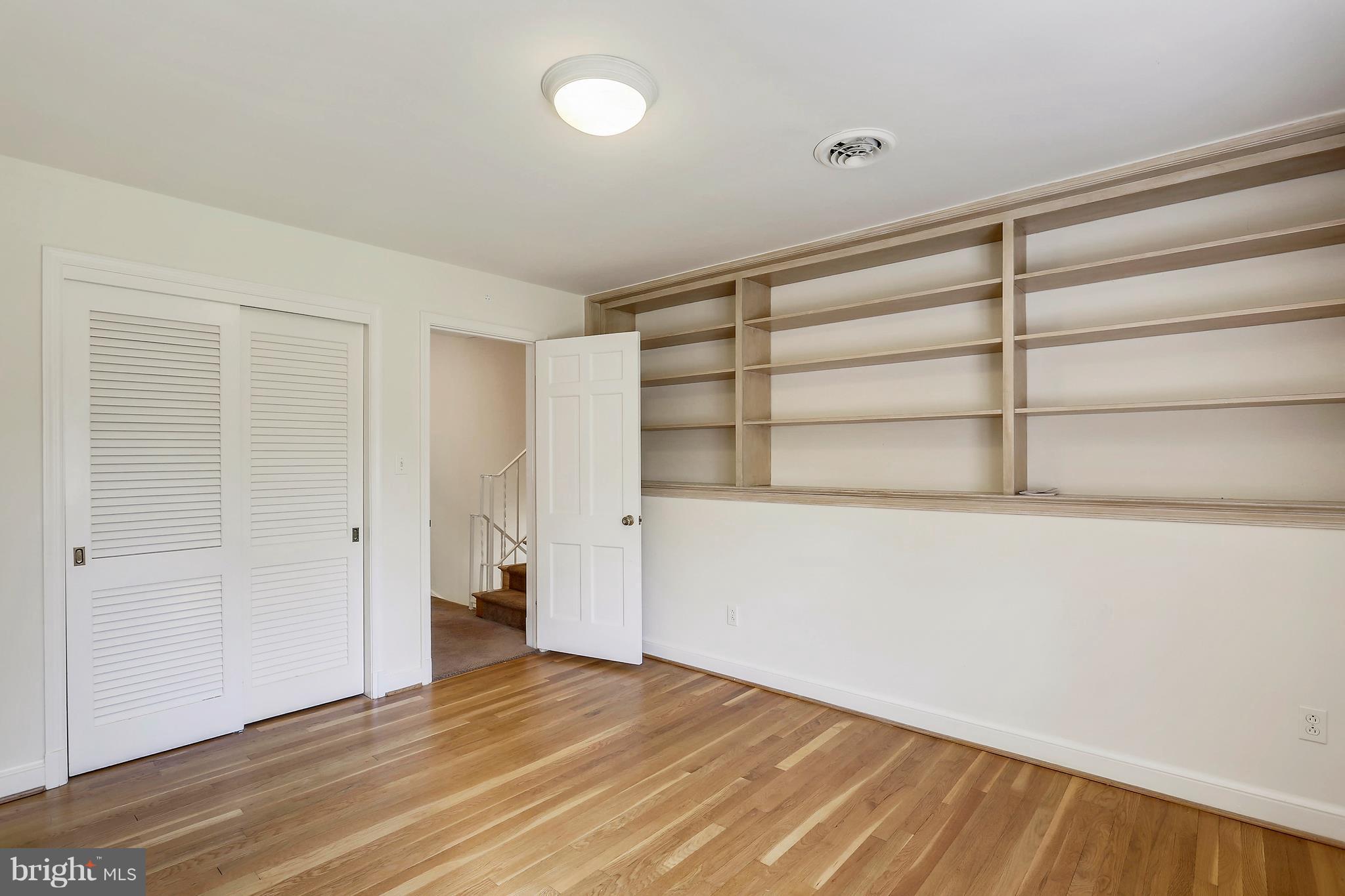 6120 Overlea Road Bethesda, MD 20816 - Photo 20 of 30 Mid-level Bedroom #2