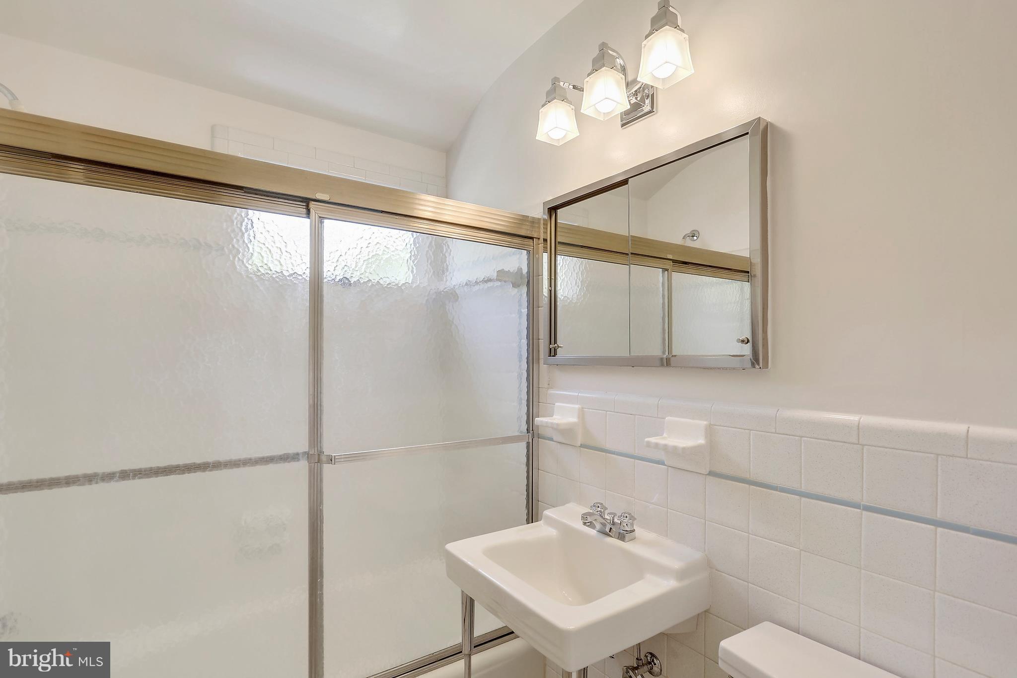 6120 Overlea Road Bethesda, MD 20816 - Photo 21 of 30 Upper level Full Bath #3
