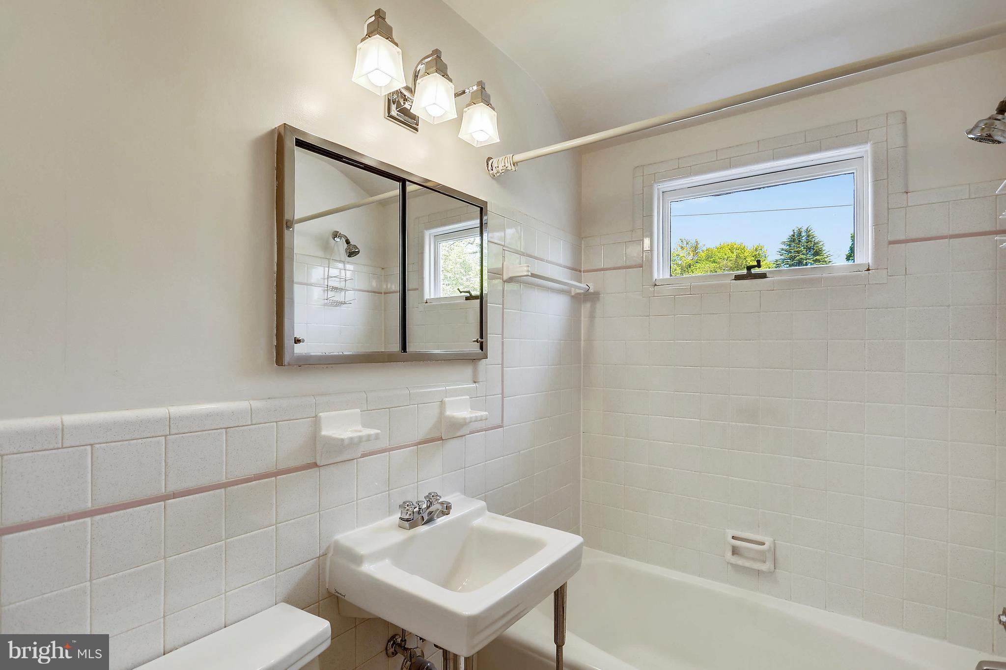 6120 Overlea Road Bethesda, MD 20816 - Photo 25 of 30 Upper level Full Bath #4