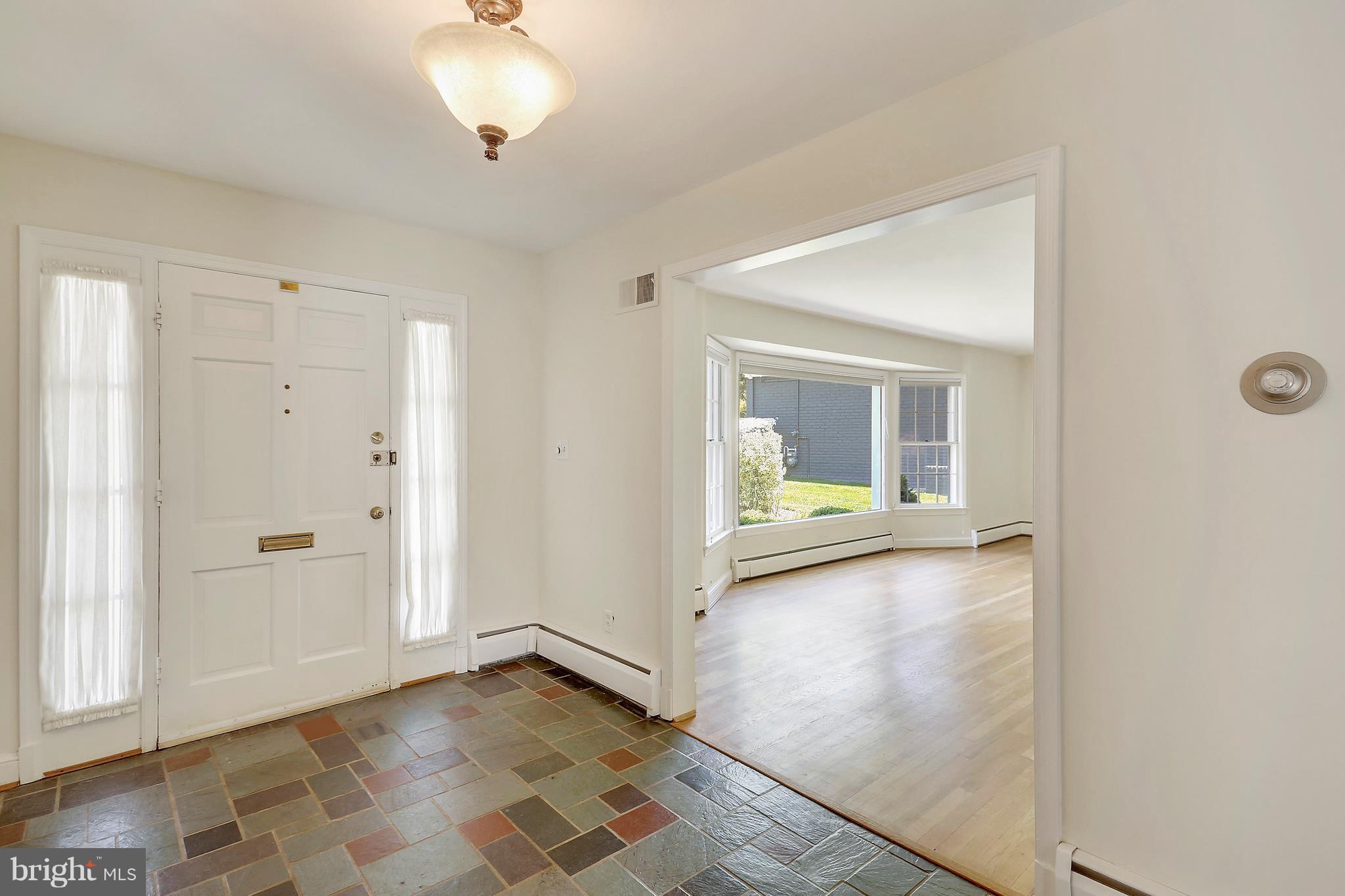 6120 Overlea Road Bethesda, MD 20816 - Photo 4 of 30 Foyer entry