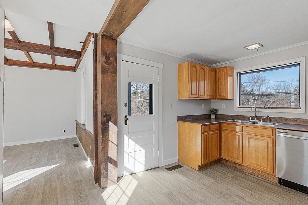 4 Lowell Road Westford, MA 01886 - Photo 11 of 36 Gallery Image 11
