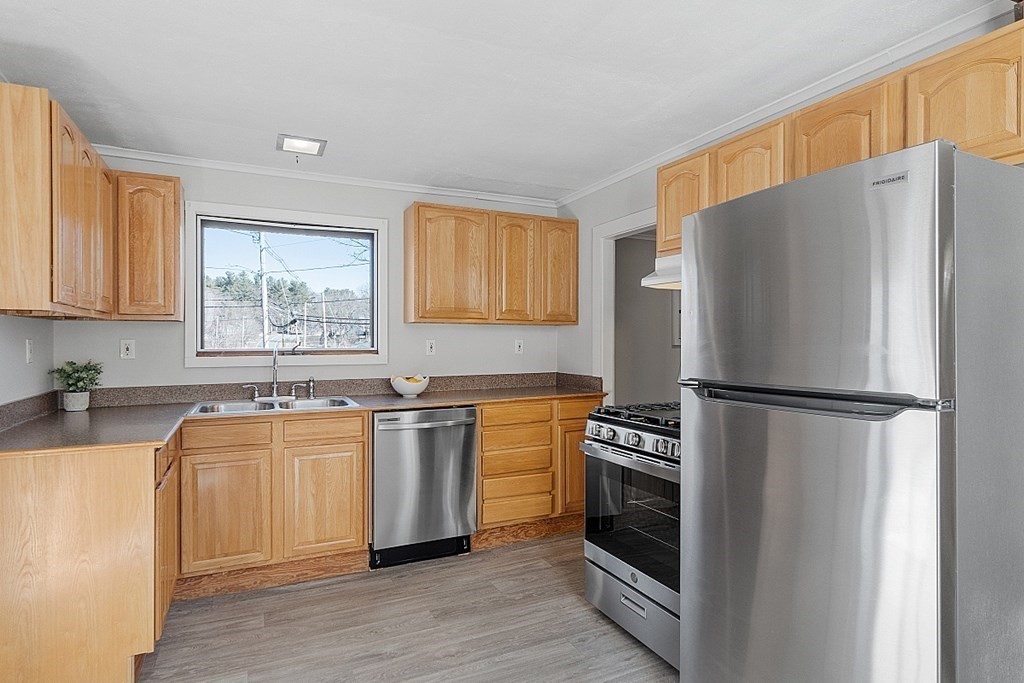 4 Lowell Road Westford, MA 01886 - Photo 8 of 36 Gallery Image 8