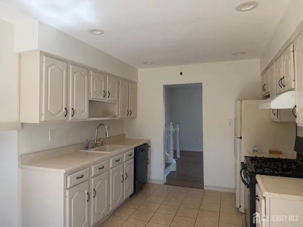 $3,800 | 13 Oakwood Drive, Parlin, NJ 08859