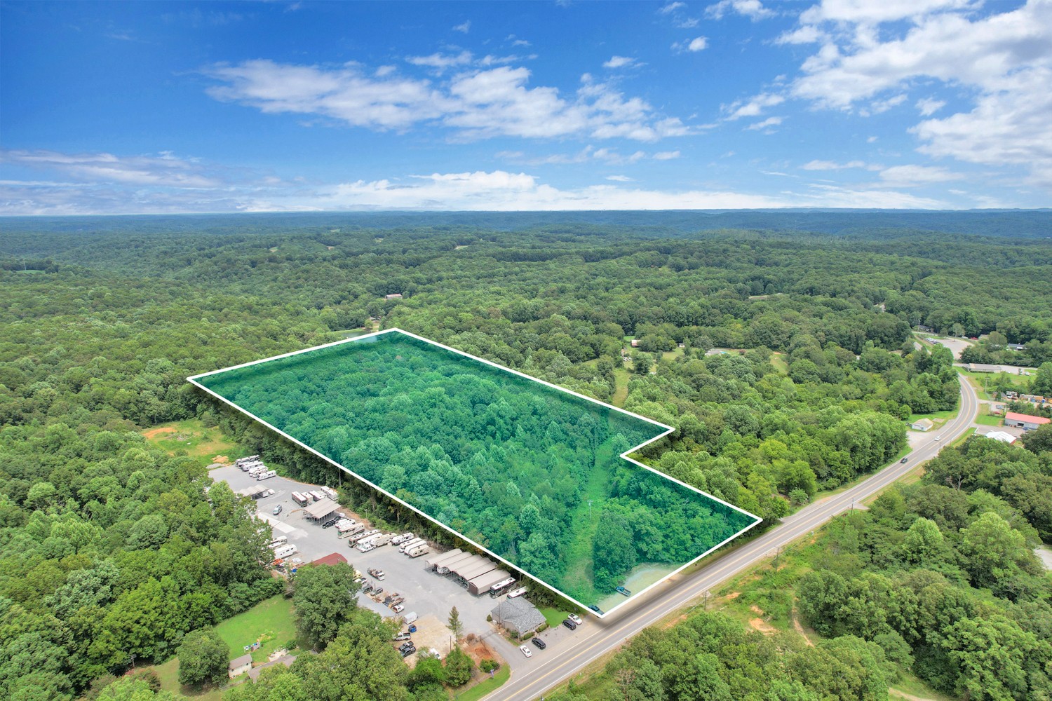 a view of a back yard