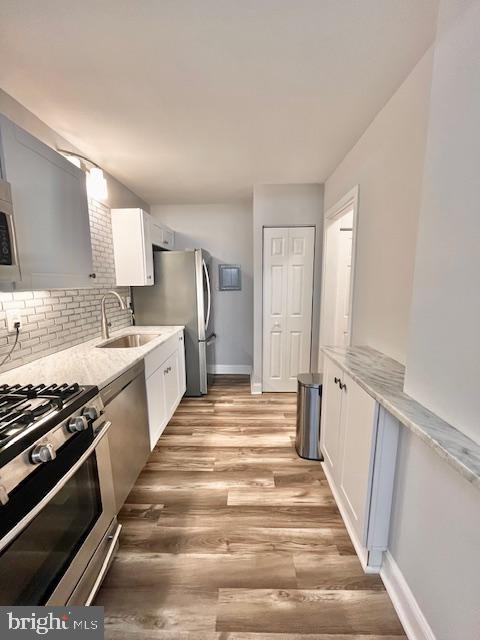 4515 Willard Avenue, Unit 1014S Chevy Chase, MD 20815 - Photo 6 of 35 a view of a kitchen with stove and cabinets