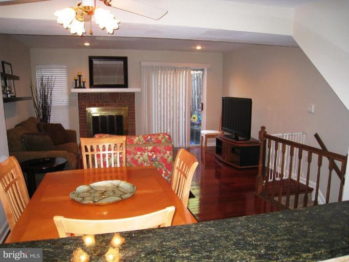 2133 Derby Ridge Lane Silver Spring, MD 20910 - Photo 4 of 16 Dining Area