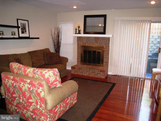 2133 Derby Ridge Lane Silver Spring, MD 20910 - Photo 6 of 16 Living Room