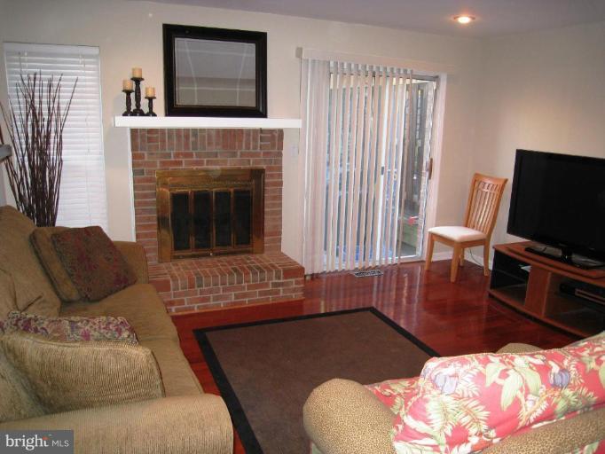 2133 Derby Ridge Lane Silver Spring, MD 20910 - Photo 7 of 16 Living Room #2
