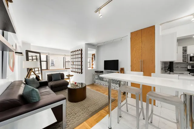 $539,000 | 220 East 67th Street, Unit 7J | Lenox Hill