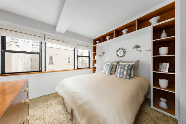 $539,000 | 220 East 67th Street, Unit 7J | Lenox Hill