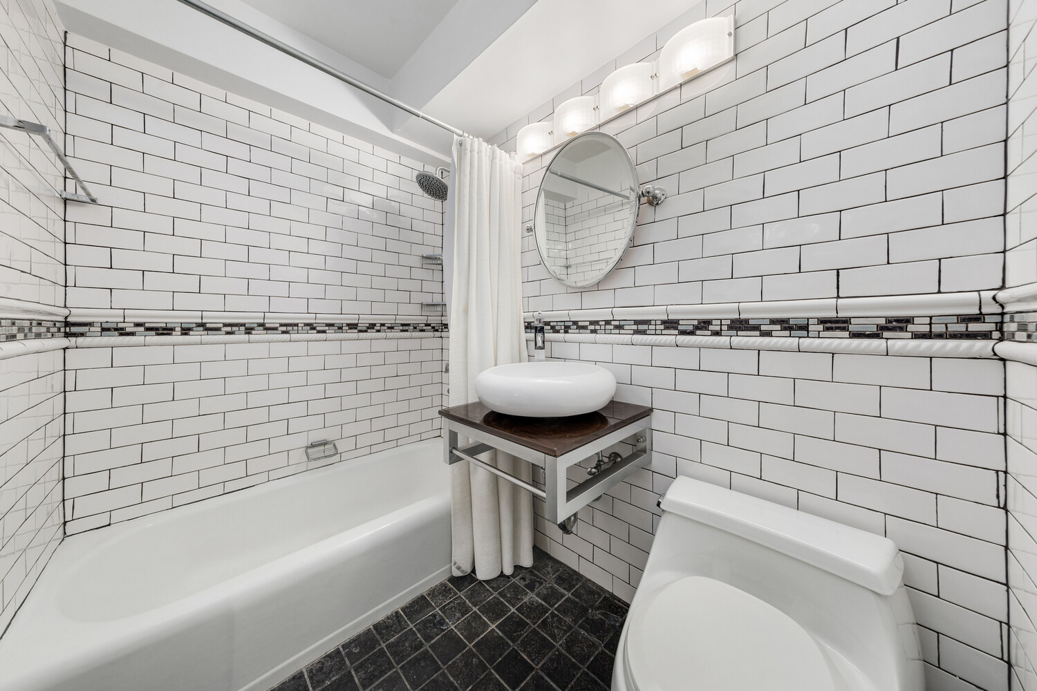 220 East 67th Street, Unit 7J Manhattan, NY 10065 - Photo 5 of 8