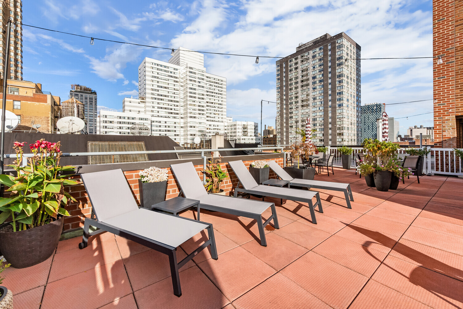 220 East 67th Street, Unit 7J Manhattan, NY 10065 - Photo 6 of 8