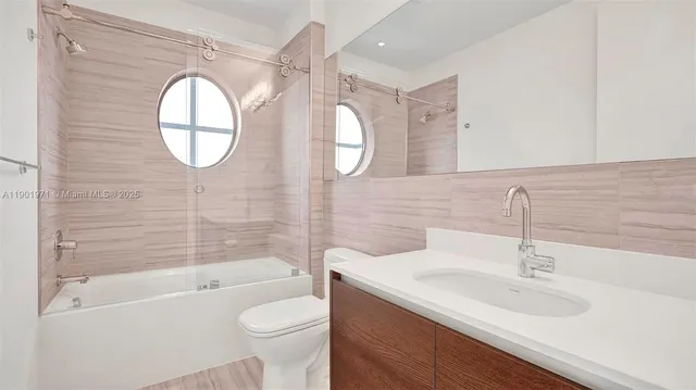 $5,800 | 301 Altara Avenue, Unit 801, Coral Gables, FL 33146