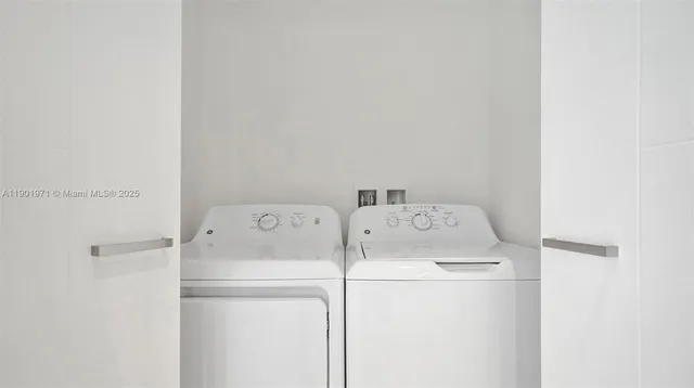 $5,800 | 301 Altara Avenue, Unit 801, Coral Gables, FL 33146