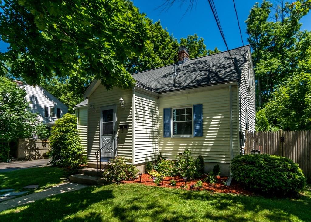 5 Canterbury Road Waltham, MA 02453 - Photo 4 of 35 Gallery Image 4