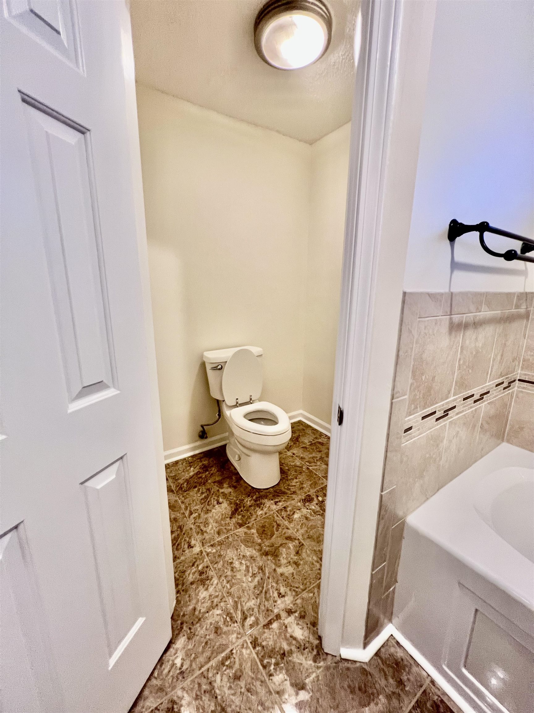7245 Barnstable Road Memphis, TN 38125 - Photo 21 of 36 Bathroom featuring toilet and a bathtub