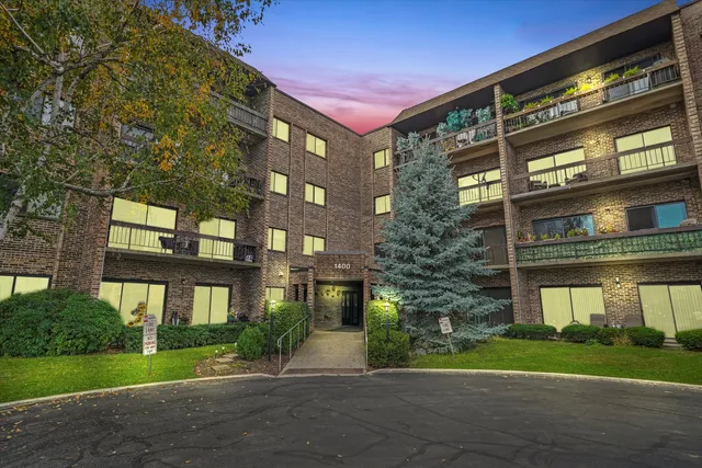 $260,000 | 1400 North Elmhurst Road, Unit 302, Mount Prospect, IL 60056
