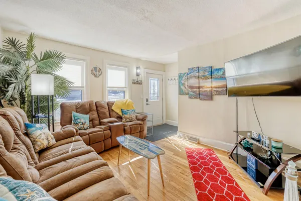 $210,000 | 309 Sidney Street East, St. Paul, MN 55107