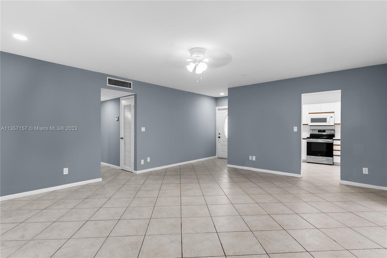 West Perrine Miami, FL 33157 - Photo 4 of 23 a view of an empty room with closet and a bathroom