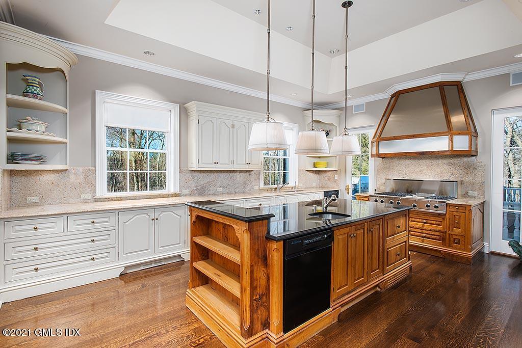 41 Alpine Road Greenwich, CT 06830 - Photo 13 of 32 KITCHEN