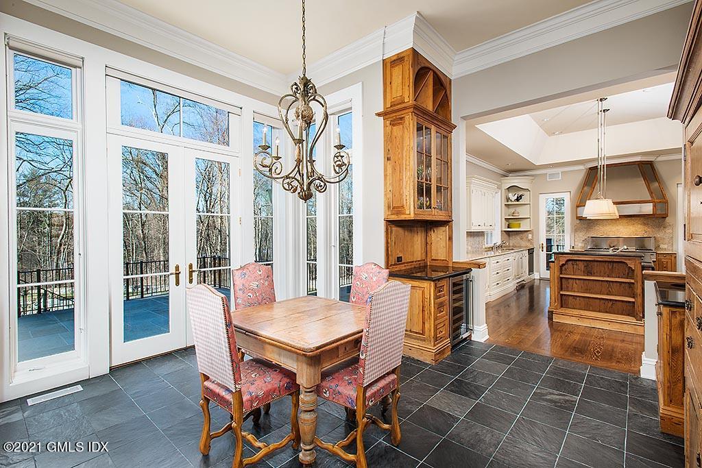 41 Alpine Road Greenwich, CT 06830 - Photo 15 of 32 BREAKFAST ROOM