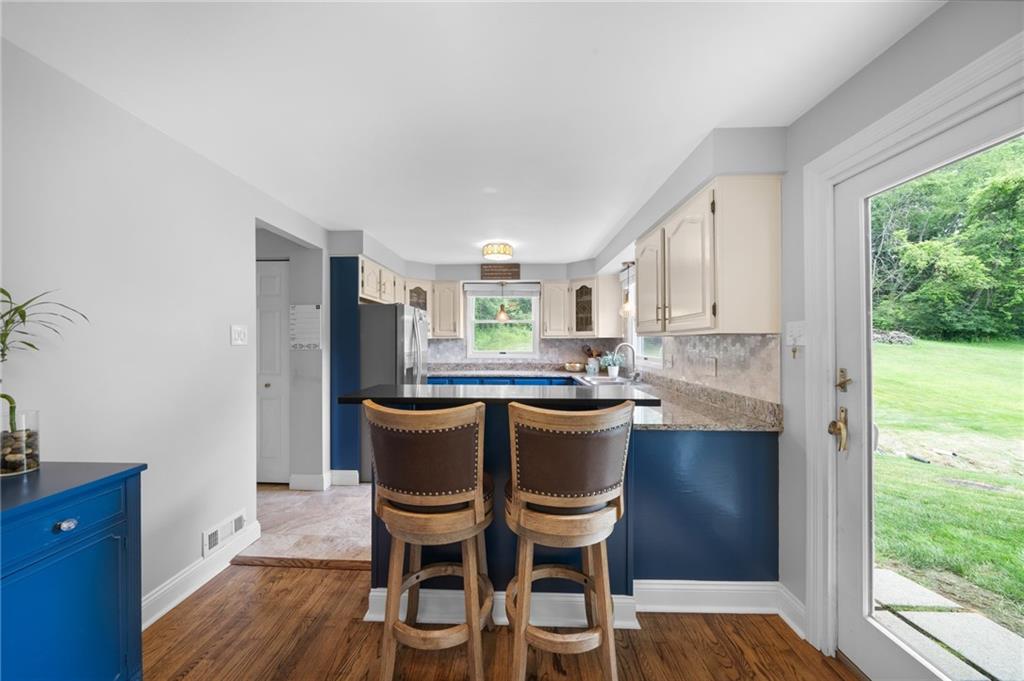 230 McWilliams Road Trafford, PA 15085 - Photo 11 of 50 Breakfast bar